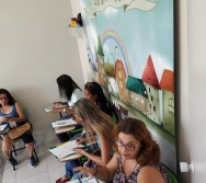 Curso Contando Histórias Colorindo Vidas - O resgate da ludicidade. (Turma de Abril)