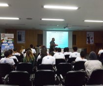 PALESTRA INTERATIVA NO SENAC - VILA VELHA COM ADOLESCENTES APRENDIZES - MATUTINO