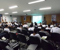 PALESTRA INTERATIVA NO SENAC - VILA VELHA COM ADOLESCENTES APRENDIZES - MATUTINO