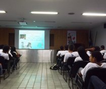 PALESTRA INTERATIVA NO SENAC - VILA VELHA COM ADOLESCENTES APRENDIZES - MATUTINO