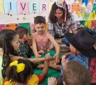 PEQUENOS COLETORES - TAMPINHAS COLORIDAS NO PROJETO COLORIR SUSTENTÁVEL