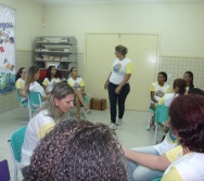 CAPRI - CMEI CORA CORALINA - APRESENTAÇÃO DA PROJETO CONTANDO HISTÓRIA COLORINDO VIDAS