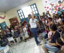 MINHA CASA TAMBÉM É COLORIDA - ESCOLA DE PAIS - EMEF ANTÔNIO V. REZENDE