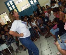 MINHA CASA TAMBÉM É COLORIDA - ESCOLA DE PAIS - EMEF ANTÔNIO V. REZENDE