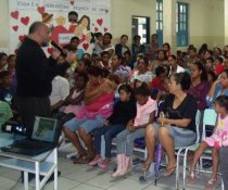 MINHA CASA TAMBÉM É COLORIDA - ESCOLA DE PAIS - EMEF ANTÔNIO V. REZENDE