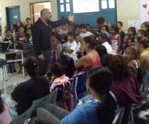 MINHA CASA TAMBÉM É COLORIDA - ESCOLA DE PAIS - EMEF ANTÔNIO V. REZENDE