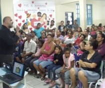 MINHA CASA TAMBÉM É COLORIDA - ESCOLA DE PAIS - EMEF ANTÔNIO V. REZENDE