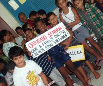 MINHA CASA TAMBÉM É COLORIDA - ESCOLA DE PAIS - EMEF ANTÔNIO V. REZENDE II