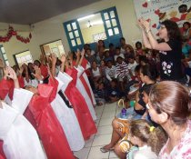 MINHA CASA TAMBÉM É COLORIDA - ESCOLA DE PAIS - EMEF ANTÔNIO V. REZENDE II