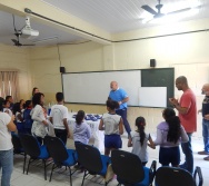 DESENHISTA ZOTA COM A TURMA DO NTV - PREMIAÇÃO DE ALUNOS - DESENHO DO MUSEU - EMEF LACY ZULEIC