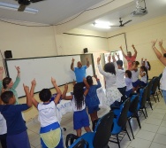 DESENHISTA ZOTA COM A TURMA DO NTV - PREMIAÇÃO DE ALUNOS - DESENHO DO MUSEU - EMEF LACY ZULEIC