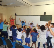 DESENHISTA ZOTA COM A TURMA DO NTV - PREMIAÇÃO DE ALUNOS - DESENHO DO MUSEU - EMEF LACY ZULEIC