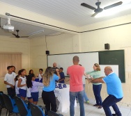 DESENHISTA ZOTA COM A TURMA DO NTV - PREMIAÇÃO DE ALUNOS - DESENHO DO MUSEU - EMEF LACY ZULEIC