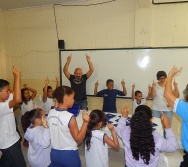 DESENHISTA ZOTA COM A TURMA DO NTV - PREMIAÇÃO DE ALUNOS - DESENHO DO MUSEU - EMEF LACY ZULEIC