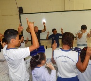 DESENHISTA ZOTA COM A TURMA DO NTV - PREMIAÇÃO DE ALUNOS - DESENHO DO MUSEU - EMEF LACY ZULEIC