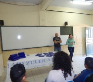 DESENHISTA ZOTA COM A TURMA DO NTV - PREMIAÇÃO DE ALUNOS - DESENHO DO MUSEU - EMEF LACY ZULEIC