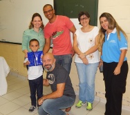 DESENHISTA ZOTA COM A TURMA DO NTV - PREMIAÇÃO DE ALUNOS - DESENHO DO MUSEU - EMEF LACY ZULEIC