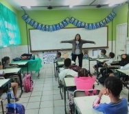 PROJETO CUIDA DE MIM - ENFRENTAMENTO AO BULLYING - SENSIBILIZAÇÃO DE ALUNOS 1º ENCONTRO